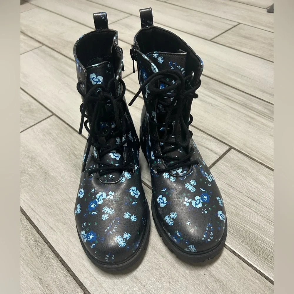 L&D Girls’ Black Floral Winter Boots – Size 4 Youth - Picture 3 of 8